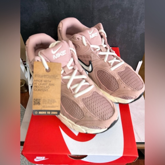 Nike V5 RNR-Blush/Black/Off White-Women’s size 11 
New in box